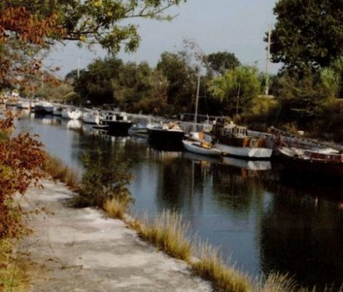 Le canal dit "du Rove" et les péniches - Photo Archives municipales